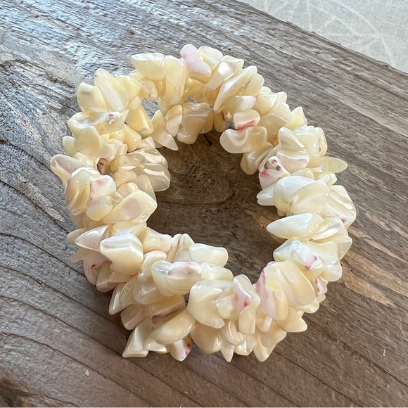 VINTAGE 1950s Sea Shell stretch cuff bracelet - Picture 5 of 16